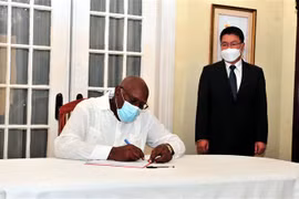 原越共中央总书记黎可漂吊唁仪式在古巴举行