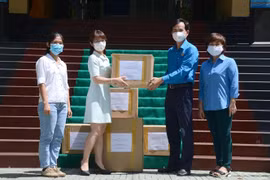 越通社继续为岘港市提供医疗防护物资