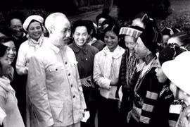 胡志明主席诞辰130周年：培育军队青年在祖国建设与保卫事业中的信心与责任精神