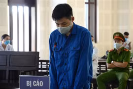 涉嫌组织他人非法入境罪的三名被告人获刑