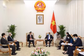 政府总理阮春福会见泰国暹罗水泥集团总裁润荣