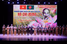 胡志明主席诞辰130周年：再现“光明的追求者”的行程 