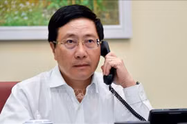 越南政府副总理兼外长范平明与英国前首相托尼·布莱尔通电话
