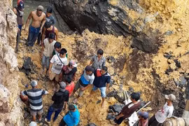 印度尼西亚一煤矿发生塌方致11人死亡