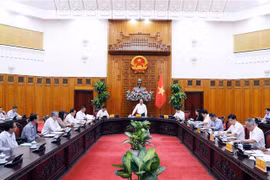 政府总理阮春福与槟椥省领导举行工作会谈