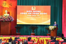 越南政府总理阮春福出席第76次全国公安会议开幕式