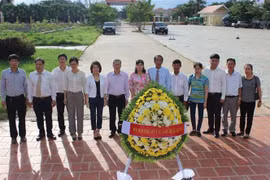 柬埔寨多个省市和军区代表团热烈祝贺越南国庆75周年