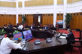 政府总理阮春福与朔庄省主要领导举行视频会议