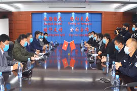 新冠肺炎疫情：越南广宁省芒街市向中国广西东兴市援助医疗物资