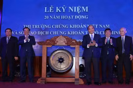 越南政府总理出席越南证券市场成立20周年纪念典礼