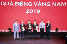 杜雄勇和黄如球员荣获2019年越南金球奖