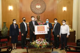 越南卫生部接收凯德集团赠予的新冠病毒检测设备