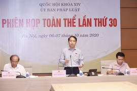 国会法律委员会第三十次全体会议开幕