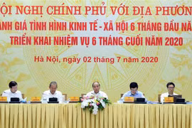 越南政府总理阮春福主持政府与各地方全国视频会议