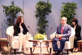 胡志明市市委书记会见德国黑森州代表团