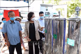 国会主席阮氏金银出席槟椥省RO净水器移交仪式
