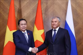 越南国会主席陈青敏与俄罗斯联邦国家杜马主席维亚切斯拉夫·沃洛金。图自越通社