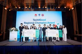 越南六名学生荣获Tech4Good亚太站挑战赛一等奖。图自《新河内报》