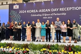 各国驻东盟代表团团长。图自越通社