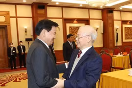 对阮富仲总书记的回忆将永远在通伦·西苏里总书记、国家主席心中