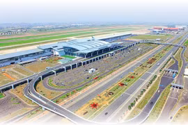 将内排机场国际航站楼旅客吞吐量提升至1500万人次/年