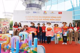 胡志明市已迎接乘坐越捷航空从澳大利亚墨尔本至胡志明市新山一国际机场的航班首批入境外国旅客。越捷航空供图