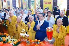 越南政府总理范明政出席佛诞节庆祝活动