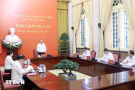 越南国家主席苏林主持国防安全委员会第五次会议。图自越通社