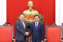 中央书记处常务书记陈锦秀会见老挝人民革命青年团中央书记蒙赛·劳姆松。图自越通社