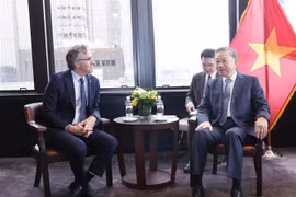 苏林总书记、国家主席会见爱依斯全球电力公司高级副总裁胡安·伊格纳西奥·鲁比奥洛。图自越通社