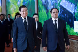 越南政府总理范明政会见老挝人民革命党中央总书记、国家主席通伦·西苏里。图自越通社