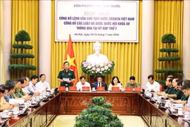 关于国会刚通过的六部法律的国家主席令公布新闻发布会。图自越通社