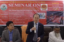 越南驻孟加拉国大使阮孟强在会上发表讲话。图自dangcongsan.gov.vn