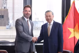 苏林总书记、国家主席会见美国苹果公司负责国际政府关系的副总裁尼克·阿曼。图自越通社