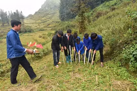 夫拉族同胞的村庄驱鬼仪式。图自越南之声