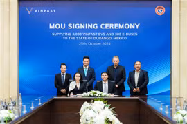 VinFast 与杜兰戈州司机联盟签署了谅解备忘录。图自越通社