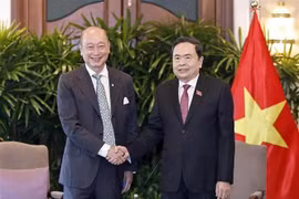越南国会主席陈青敏会见了新加坡大华银行集团（United Overseas Bank-UOB）副董事长兼首席执行官黄一宗。图自越通社