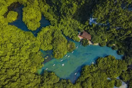 高处俯瞰长安名胜群陈寺的美丽风景。图自 越通社