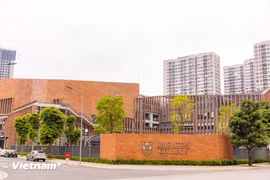 1. 布莱顿学院越南分校是布莱顿学院的第七所分校。布莱顿学院是英格兰萨塞克斯郡第一所私立学校，拥有近200年的历史，是英国最负盛名的中小学教育体系之一。图自越通社