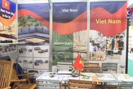 越南木制家具首次亮相英国最大户外及花园用品展