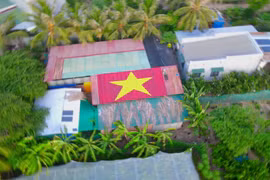 “每个屋顶是一面国旗” 潮流向国庆节献礼