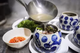 金枪鱼眼是越南中南部沿海地区的一种特产，味道独特、营养丰富，有养生的好处。图自 越通社《越南画报》