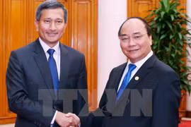 越南政府总理阮春福会见新加坡外长维文