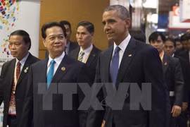 阮晋勇总理与奥巴马总统出席东盟美国峰会