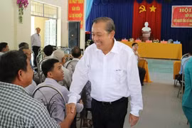 越南政府副总理张和平接触隆安省选民