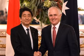 日本首相安倍晋三与澳大利亚总理马尔科姆·特恩布尔