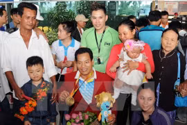 黎文公及其亲朋好友和粉丝合影