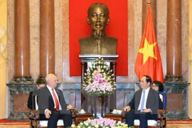 越南国家主席陈大光会见俄罗斯驻越南大使康斯坦丁·弗努科夫