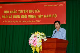 西南部事务指导委员会副主任阮国越在研讨会上发表讲话