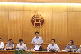 河内市人民委员会主席阮德钟 在研讨会上发表讲话